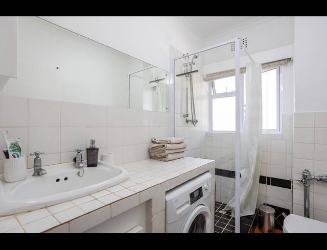 1 BEDROOM FLAT TO LET IN GARDENS